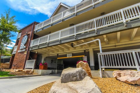 Enjoy the convenience of indoor parking and the picturesque surroundings at this inviting lodge, which boasts a welcoming exterior and easy access to amenities such as BBQ areas.
