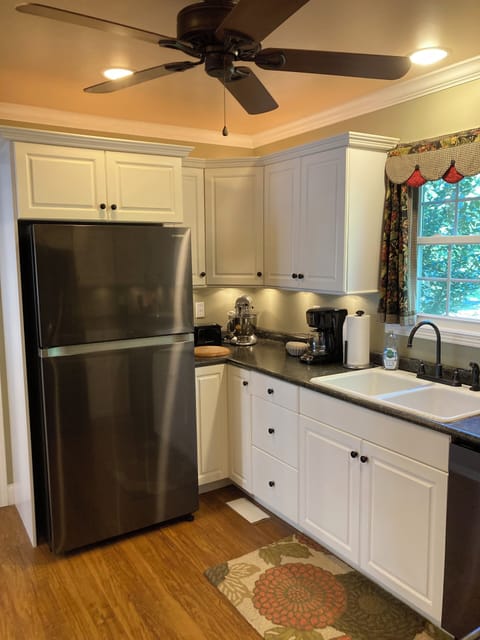 Fully-equipped Kitchen with fridge, coffeemaker, Keurig, mixer, toaster, etc.