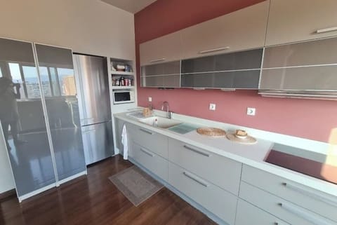 Kitchen, Miele fridge, Samsung microwave 