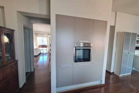 Kitchen oven, open space leading towards living room
