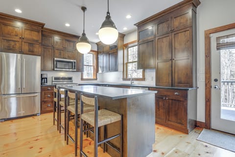 Kitchen | Dishwasher | Coffee Maker | 1st Floor