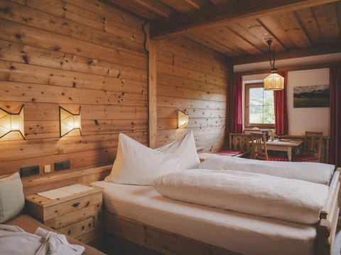 Double room in the farmhouse with breakfast - Demeterhof Knolln Farm Stay in Salzburgerland