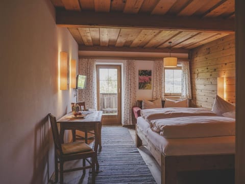 Double room in the farmhouse with breakfast - Demeterhof Knolln Farm Stay in Salzburgerland
