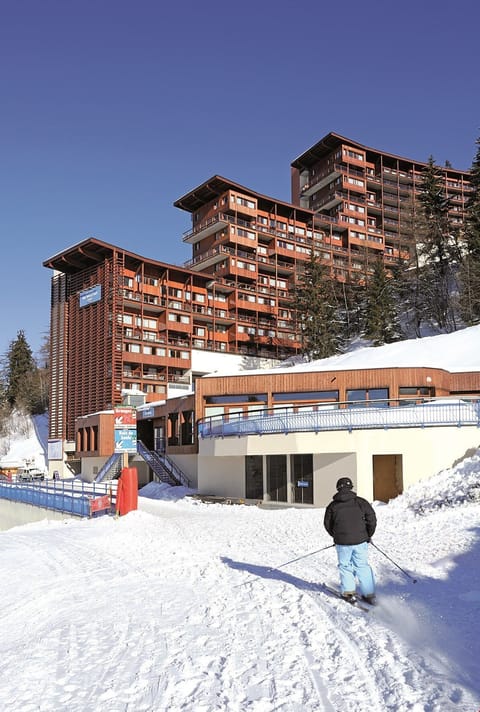 This ski-in/ski-out property offers the perfect mountain getaway.