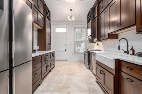 Come cook to your hearts desire in this fully remodeled high end kitchen.