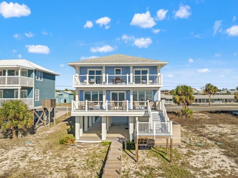 Beach House - In Good Company - Direct Beachfront