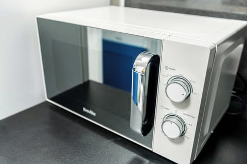 Microvawe Oven in the Fully Equipped Kitcehn