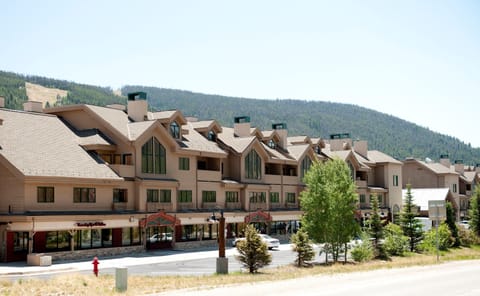 The beautiful Gateway Mountain lodge is nestled in the mountains.