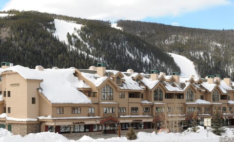 The beautiful Gateway Mountain lodge is nestled in the mountains.