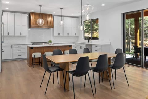 Spacious kitchen and dining room to host get togethers with family and or friends. 