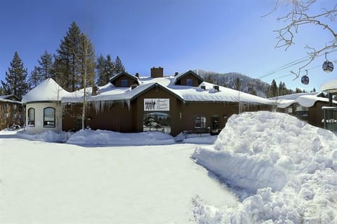 Perfect in the winter, this is your retreat in Lake Tahoe.