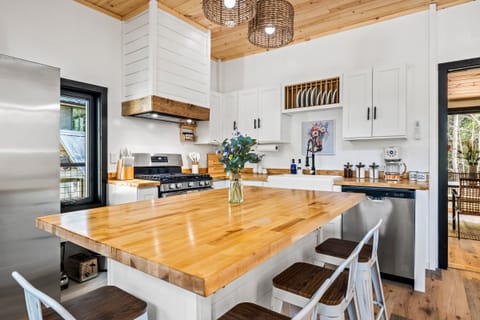 Whip up culinary delights in this bright, airy space with modern amenities!