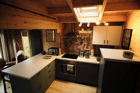 f98cc83a-13d7-41d9-a6b6-5f81fdb54d3b