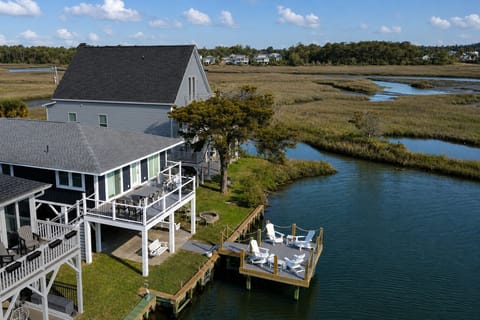 Channel back yard with dock3_