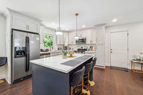 MainLevel new full Kitchen (stainless-steel appliances) w/ island & Dining Area