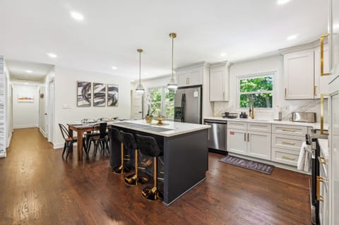 MainLevel new full Kitchen (stainless-steel appliances) w/ island & Dining Area