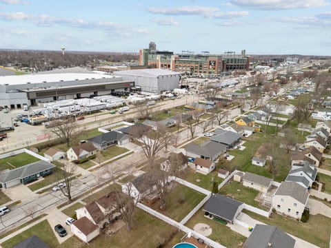 Walk to Lambeau Field — unbeatable location for Packer fans!