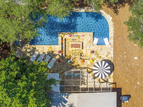 Large Backyard Oasis!