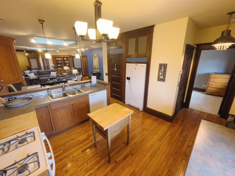 Cook, Gather & Enjoy – Complete with a Walk-In Pantry