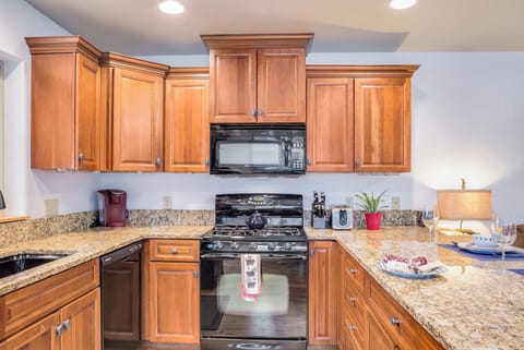 4-Burner Gas Range | Main Level