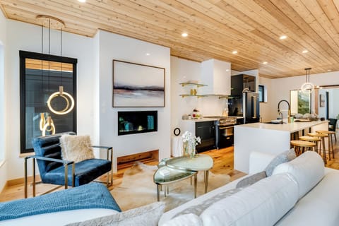 Living area | Upper Level