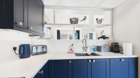 Practical holiday amenities include an espresso maker, kettle, toaster, and dishwasher.