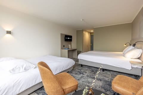 Unit with 3 single beds. Exact unit will be assigned upon arrival. Views, colors, and decor may vary.