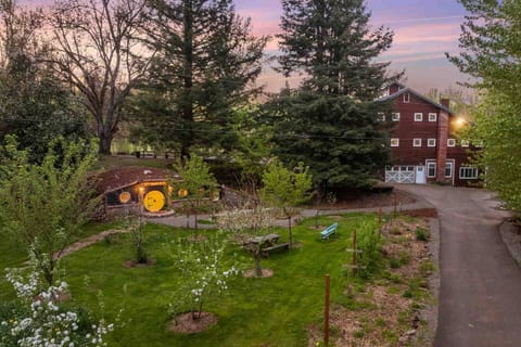 Salem is located a short distance from Portland, the Coast, Silver Falls, Eugene, and more! Use Hobbits Rest as a base camp for an Oregon adventure!