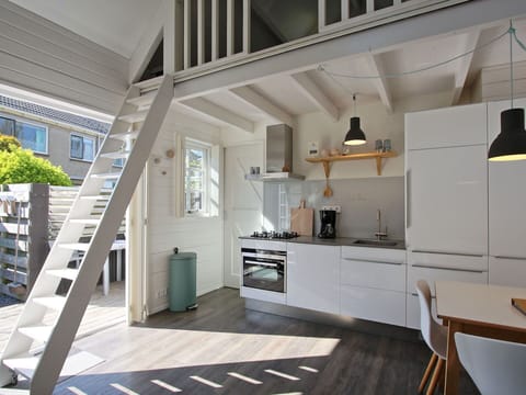 Wood, Flooring, Floor, Furniture, Interior Design, Wood Flooring, Apartment, Ceiling, Hardwood, Room