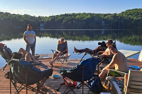 Friends and family share the dock: swimming, fishing and relaxing are the only things on the agenda!