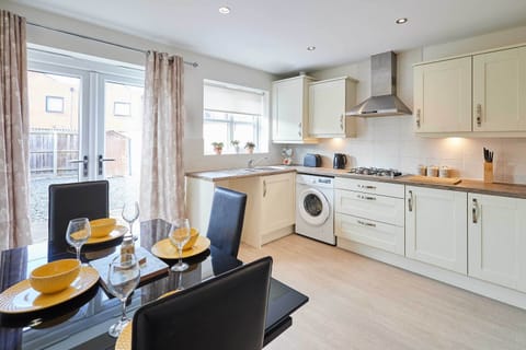 Happy Home, Burton upon Tyne - Host & Stay