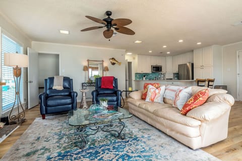 LL II 2nd floor living rm 2