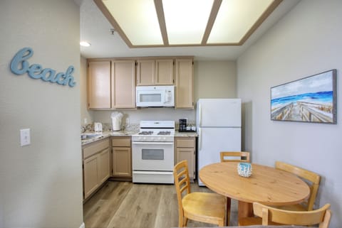 Cozy kitchen space, ideal for light cooking and morning coffee