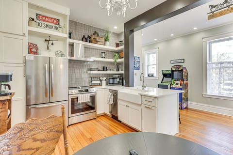 Main Kitchen | 2-Story Home | Dining Area | Cooking Basics | Dishwasher