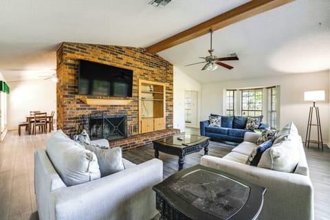 Cross Roads Vacation Rental | 4BR | 3BA | 2,650 Sq Ft | 2 Steps Required