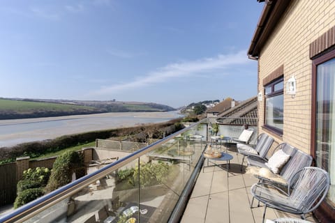 Tide's Edge, Fistral, Cornwall, self catering with Beach Retreats.