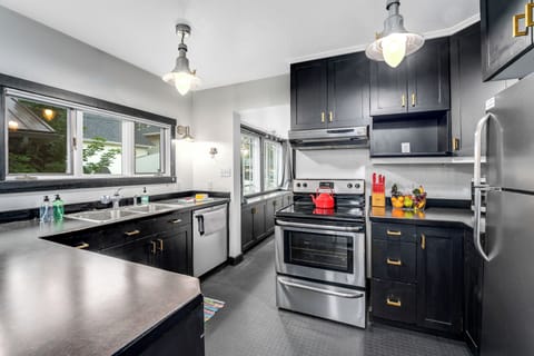 Fully Equipped Kitchen with Stainless Steel Appliances | Main Level