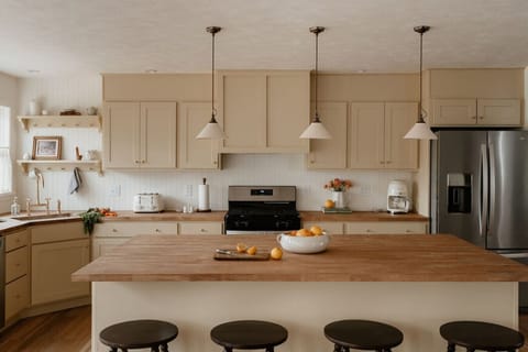 Enjoy cooking in this sleek, fully-equipped kitchen with plenty of space.