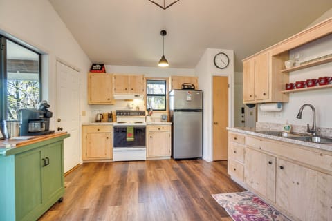 Kitchen | Main Level | Dishwasher | Keurig K-Duo Coffee Maker