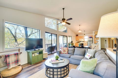 Murphy Vacation Rental | 3BR | 3BA | Steps to Enter | 1,520 Sq Ft