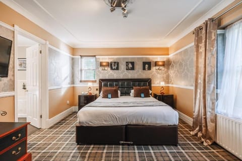 Suite with 1 King bed