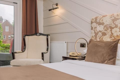 Unit with 1 Double bed with Patio