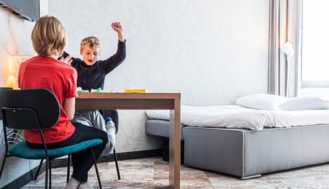 Unit with one Queen bed or twin beds. Actual unit may vary