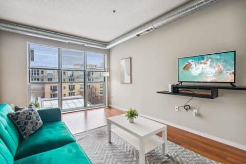 Stunning CozySuites 2BR Mill District with pool, gym #02