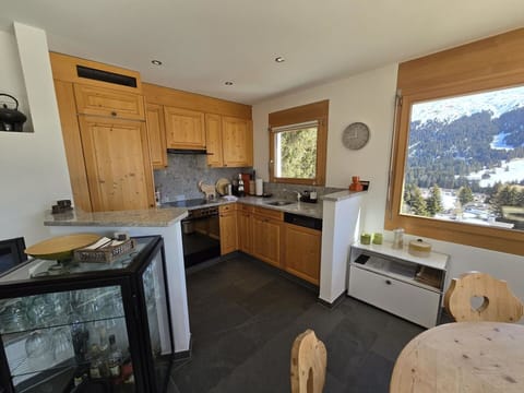 Wood, Kitchen, Countertop, Furniture, Cabinetry, Kitchen Appliance, Interior Design, Major Appliance, Drawer, Room