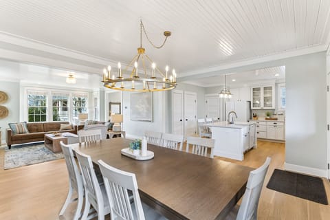 Main level open concept dining area