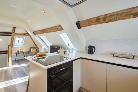 Apartment 6, Vinegar House, Worcester - Host & Stay