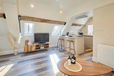 Apartment 6, Vinegar House, Worcester - Host & Stay