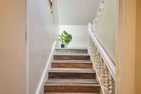 Vinegar Loft, Worcester - Host & Stay