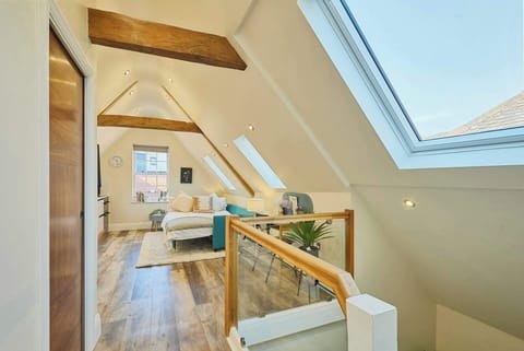 Vinegar Loft, Worcester - Host & Stay